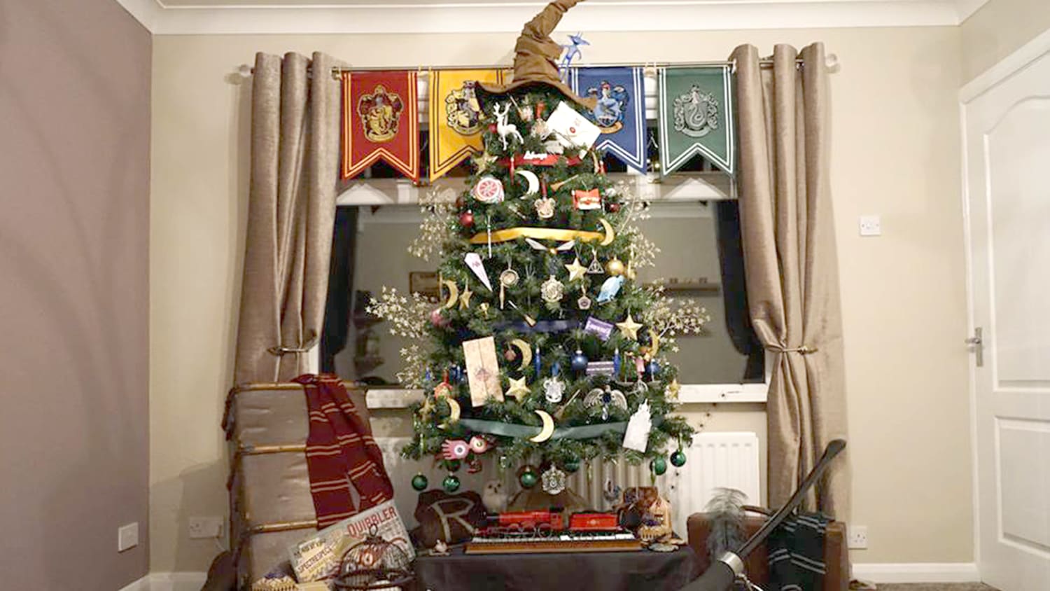 Potter Tree  Harry potter christmas tree, Harry potter christmas
