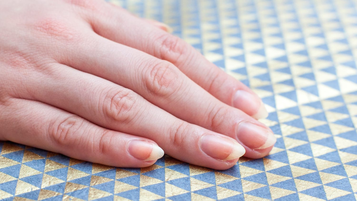 How to create an almond nail shape How to create an almond nail shape