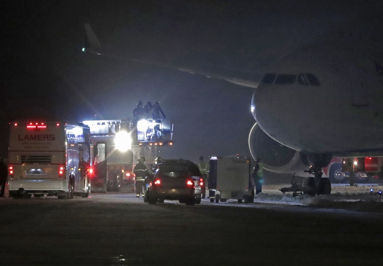 Minnesota Vikings' plane skids off runway after safe landing - ESPN