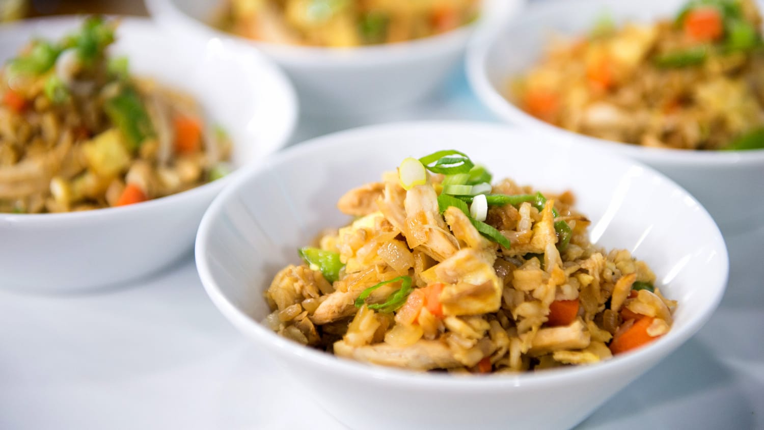 https://media-cldnry.s-nbcnews.com/image/upload/newscms/2017_01/1185673/healthy-one-pan-chicken-fried-rice-today-170104-tease-02.jpg