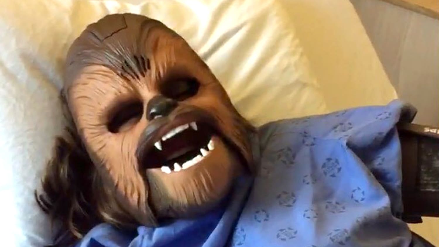 Pregnant woman wears Chewbacca while in labor