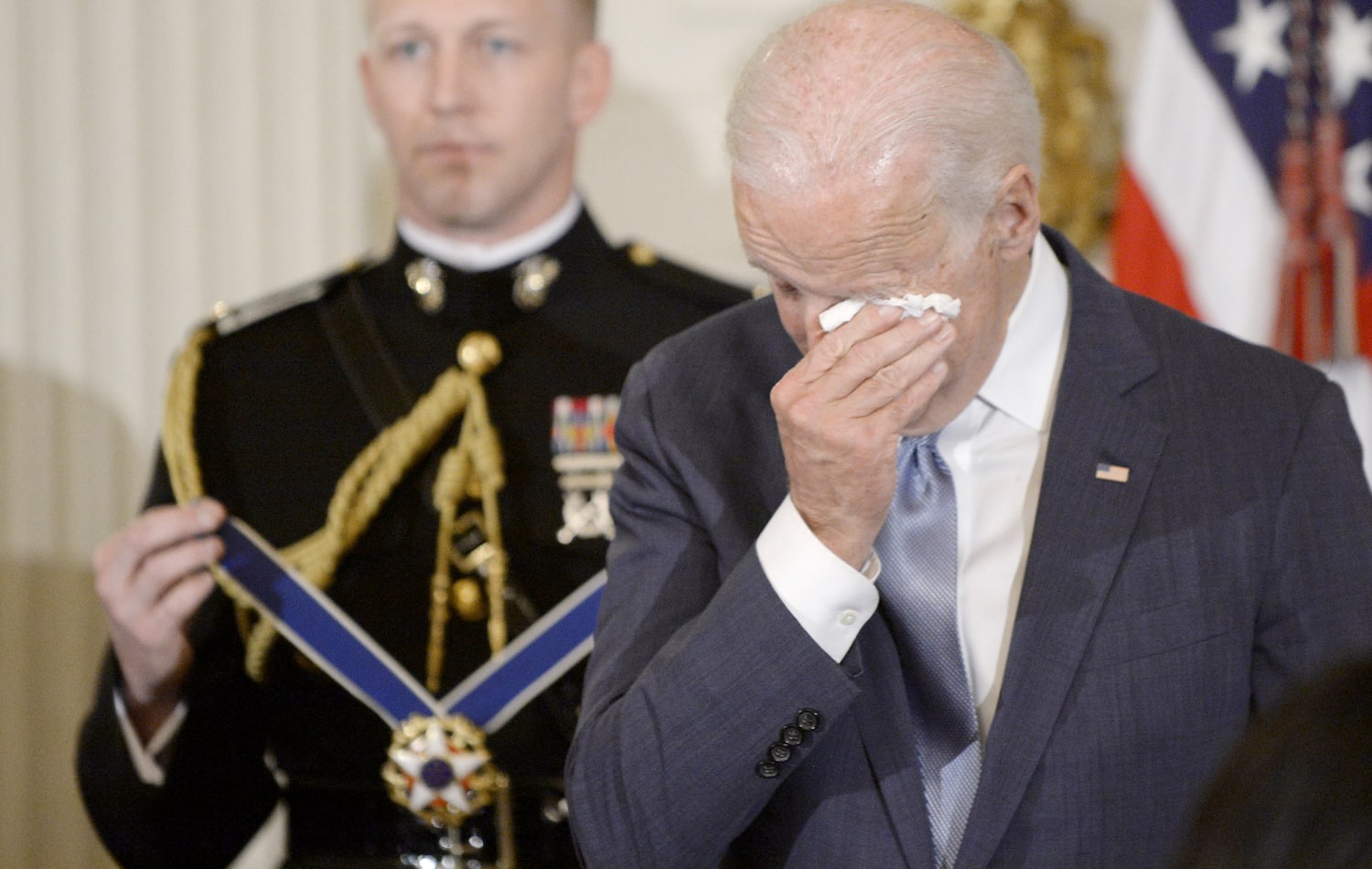 halvt mandig Kejser President Barack Obama Honors Joe Biden With Surprise Medal of Freedom