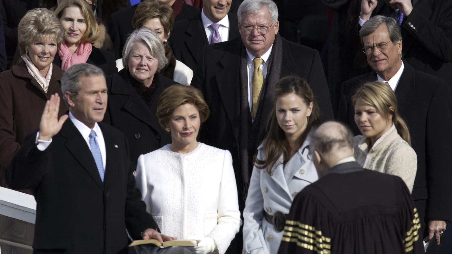 Жена джорджа буша старшего. Джордж Буш семья. Джордж Буш младший с семьей. Жена Буша младшего.