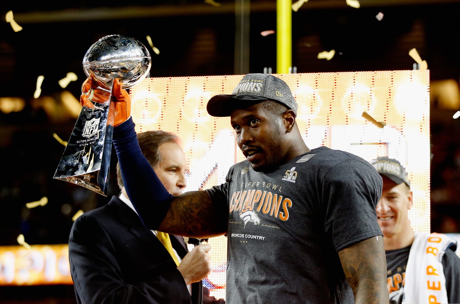 Broncos fan burns Von Miller's jersey after national anthem protest