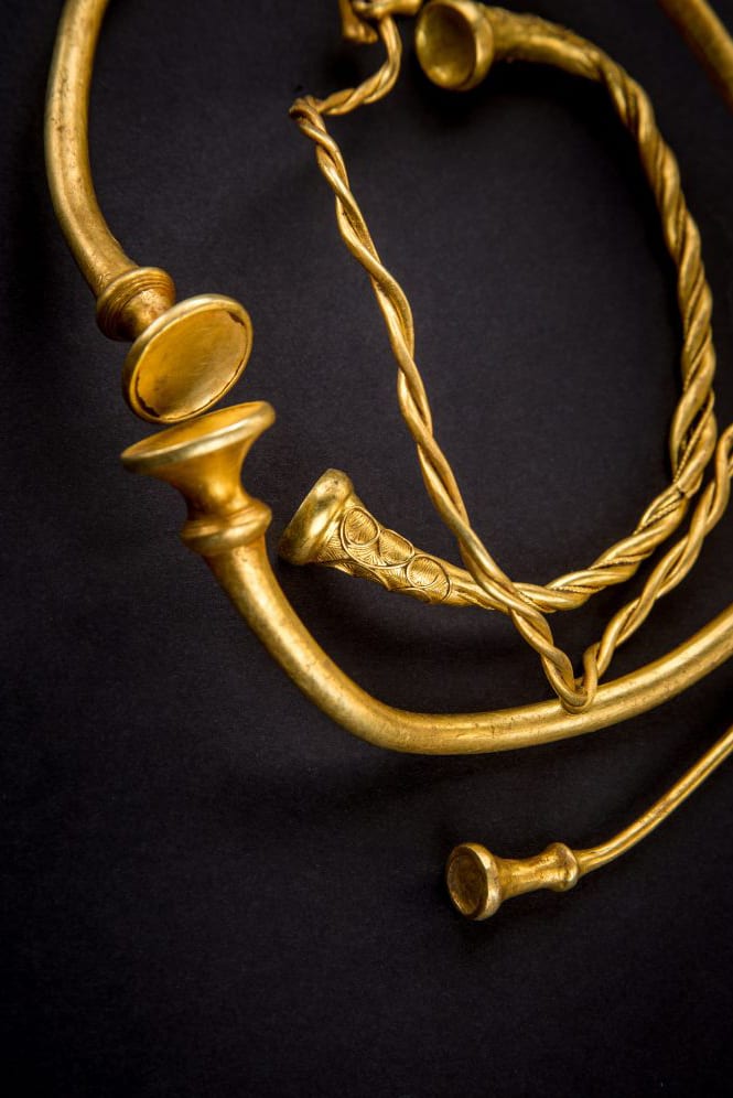 Amateur Treasure Hunters Find 2,500-Year-Old Gold Jewelry in