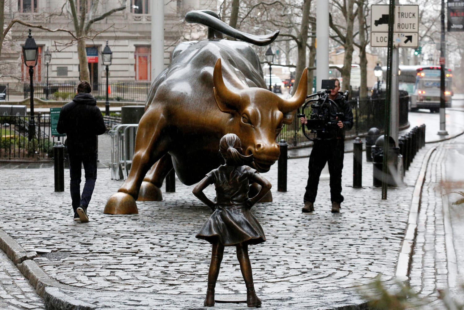 170307-wall-street-bull-girl-statue-1012p.jpg