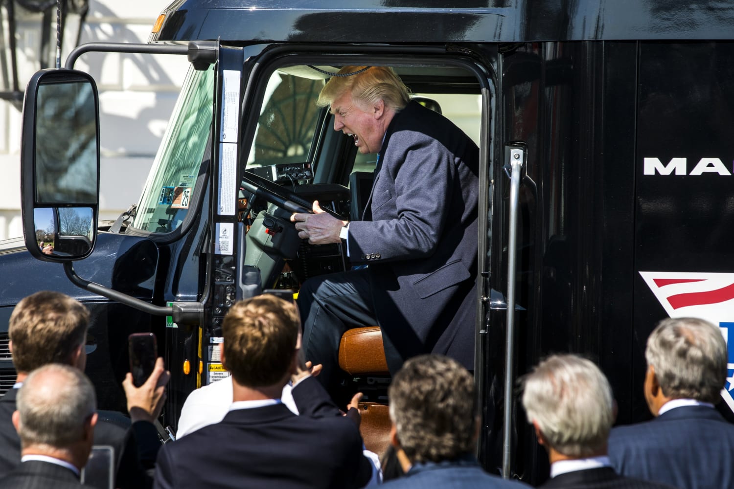 170323-trump-truck-white-house-636p-1942826.jpg