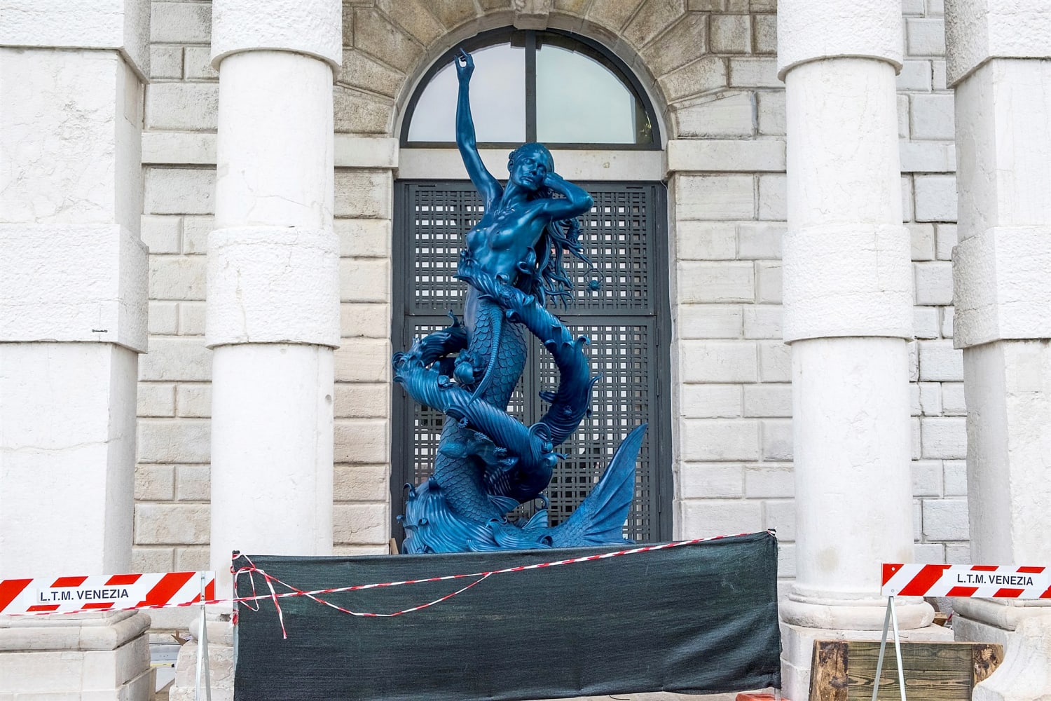 Damien Hirst's 'Unbelievable' Exhibit To Open in Venice
