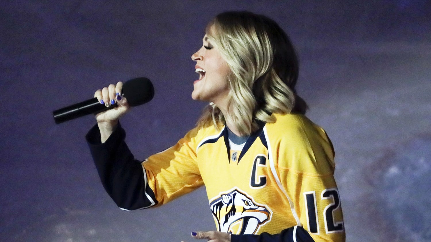 Carrie Underwood Surprises Mike Fisher by Singing the National