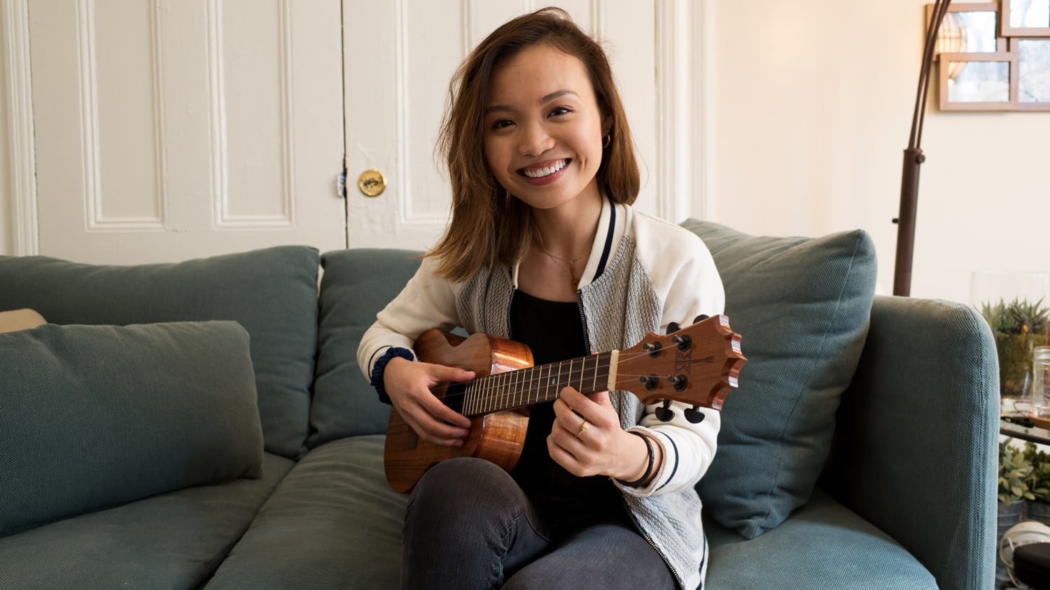 Nix's YouTube channel uuuuuuuukewithme made her a ukulele-playing ...