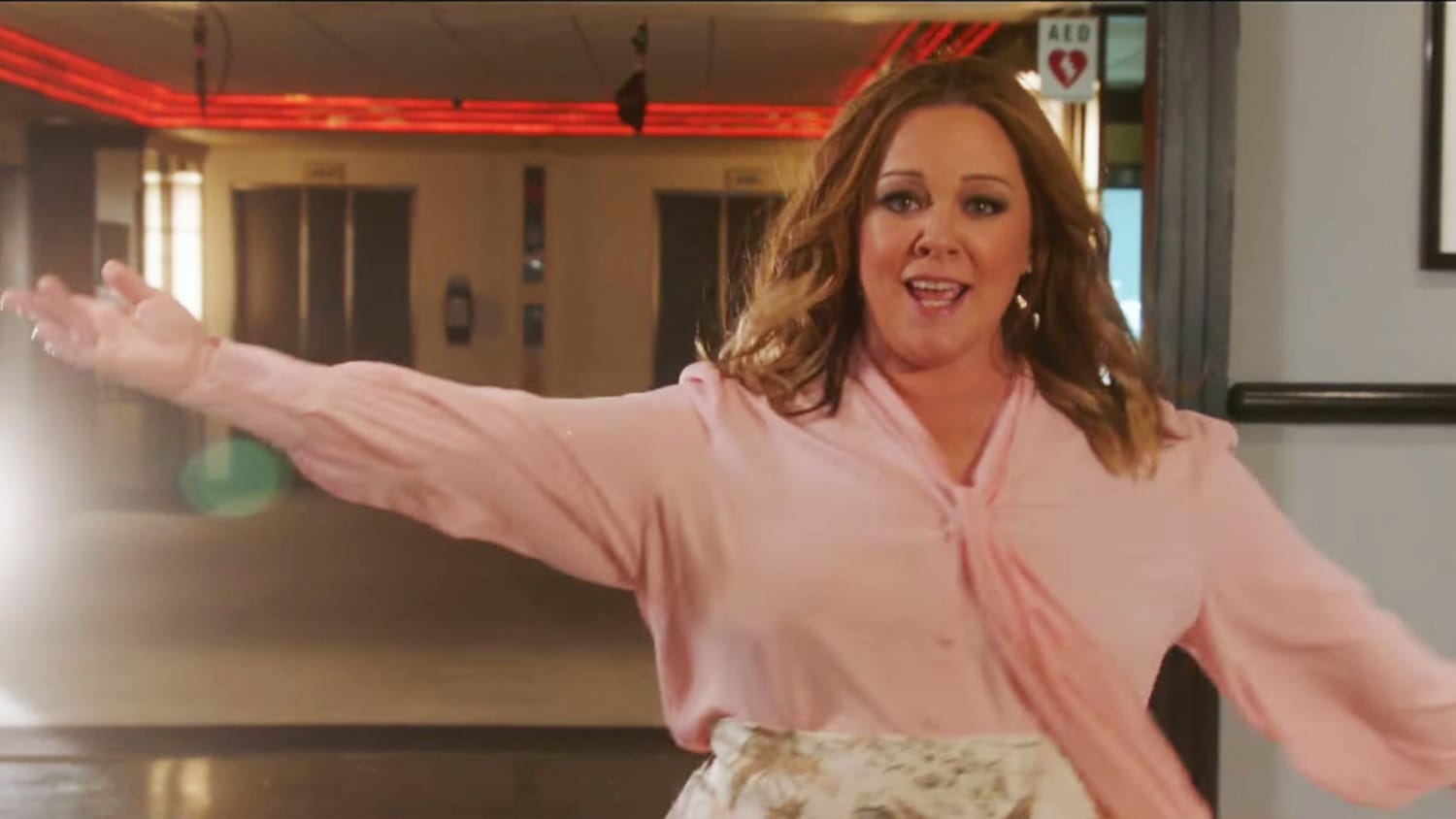 Утопим мону 2000. Melissa MCCARTHY SNL. Мелисса Маккарти танцует. Melissa MCCARTHY SNL 2005. Мелисса Маккарти из фильма танцует.