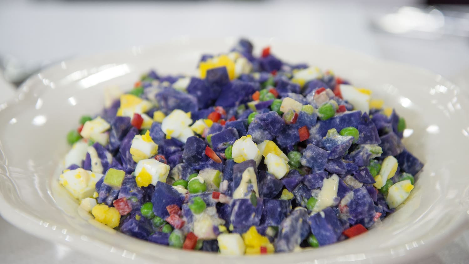 Салат с фиолетовой картошкой