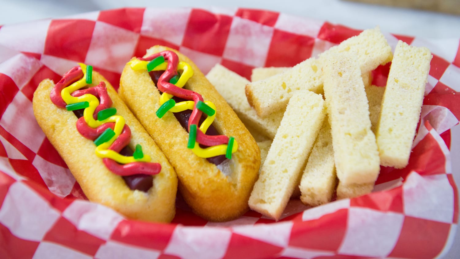 No-Bake Twinkie "Hot Dogs" .