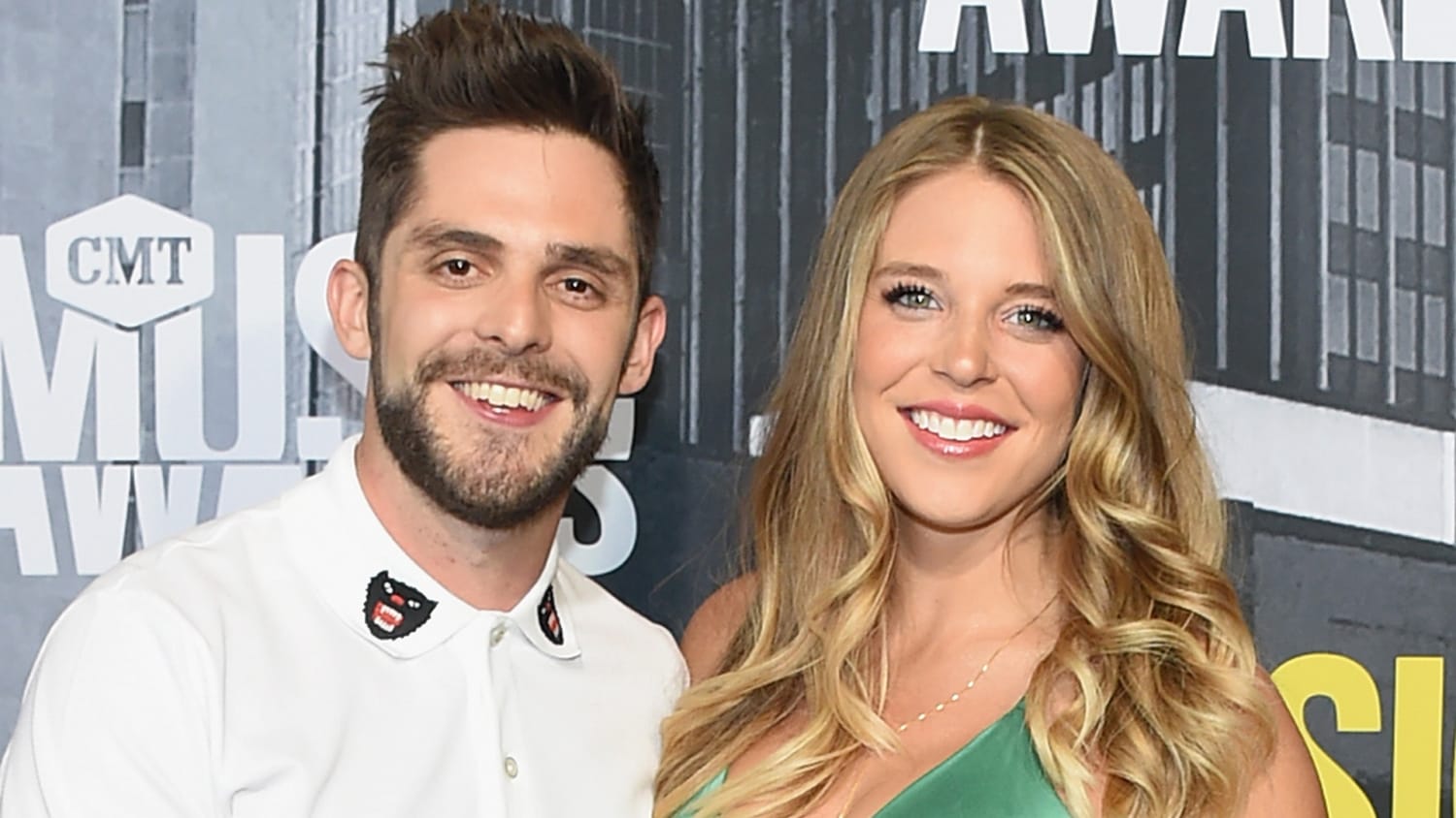 Thomas Rhett, Lauren Akins Pose with All Four Daughters in Family