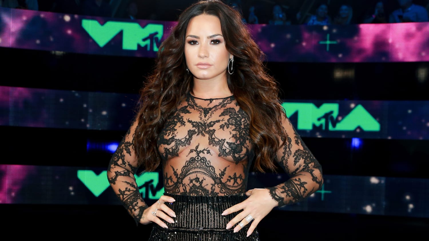 How to create Demi Lovato, Miley Cyrus and Nicki Minajs's VMA hair How to create Demi Lovato, Miley Cyrus and Nicki Minajs's VMA hair