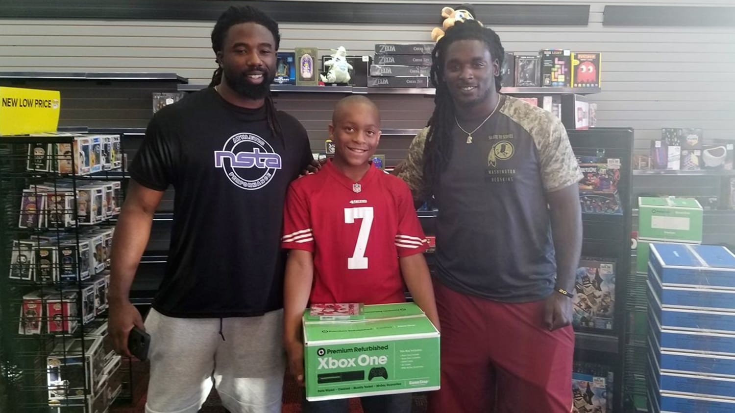 Redskins' Rob Kelley, Keith Marshall buy XBox for kid in