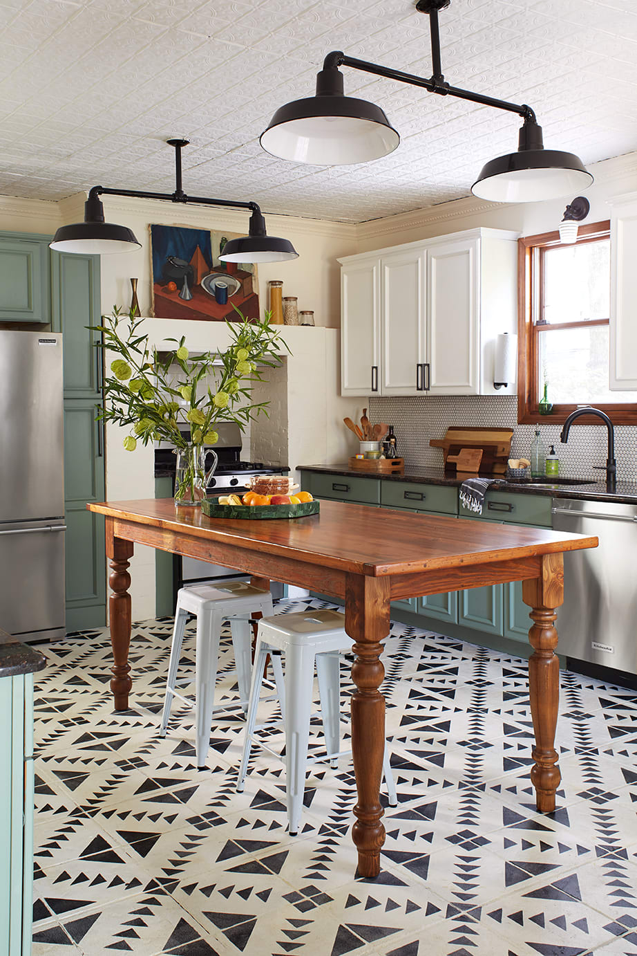 How 500 And Some Chalk Paint Totally Transformed This Kitchen