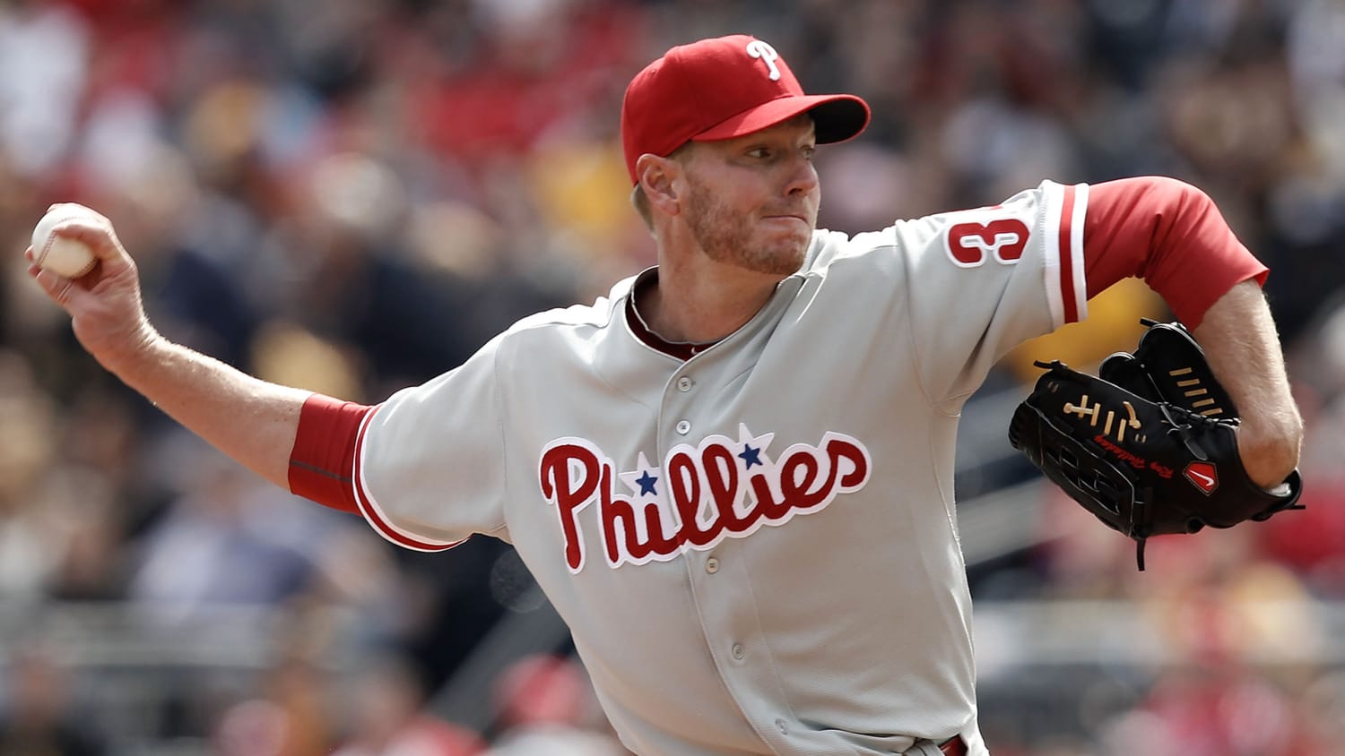 Loved ones, teammates say goodbye to Roy Halladay