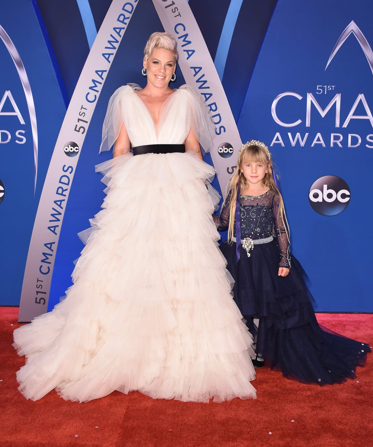 Carrie Underwood Royal Blue Mermaid Evening Gown With Long Sleeves 2017 CMA  Awards Red Carpet - TheCelebrityDresses