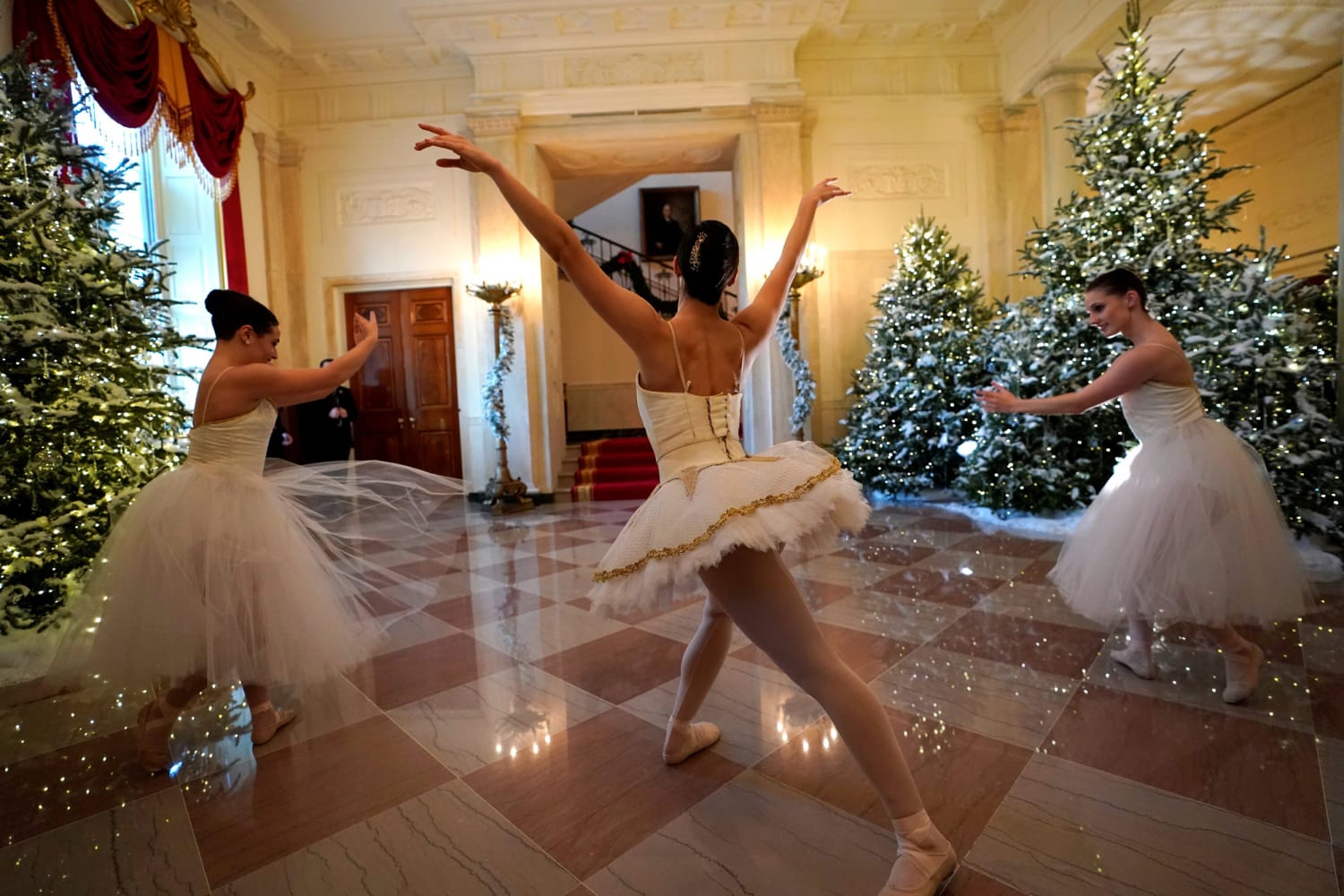 Ballerinas kick at the White House