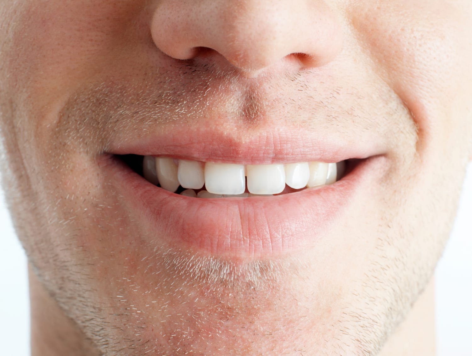 Мужская улыбка зубы с губами
