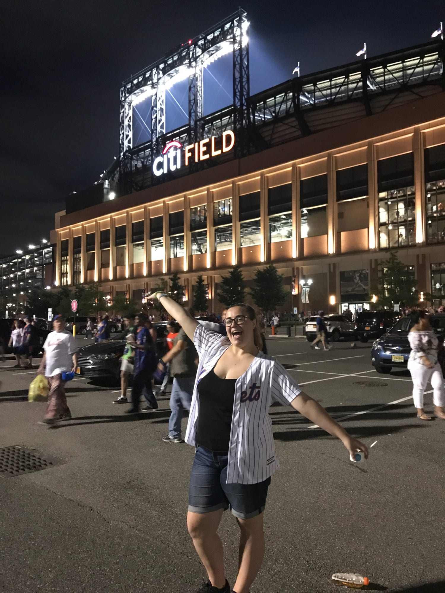 Mets mascot surprises girl with 'prom-posal' after tweet