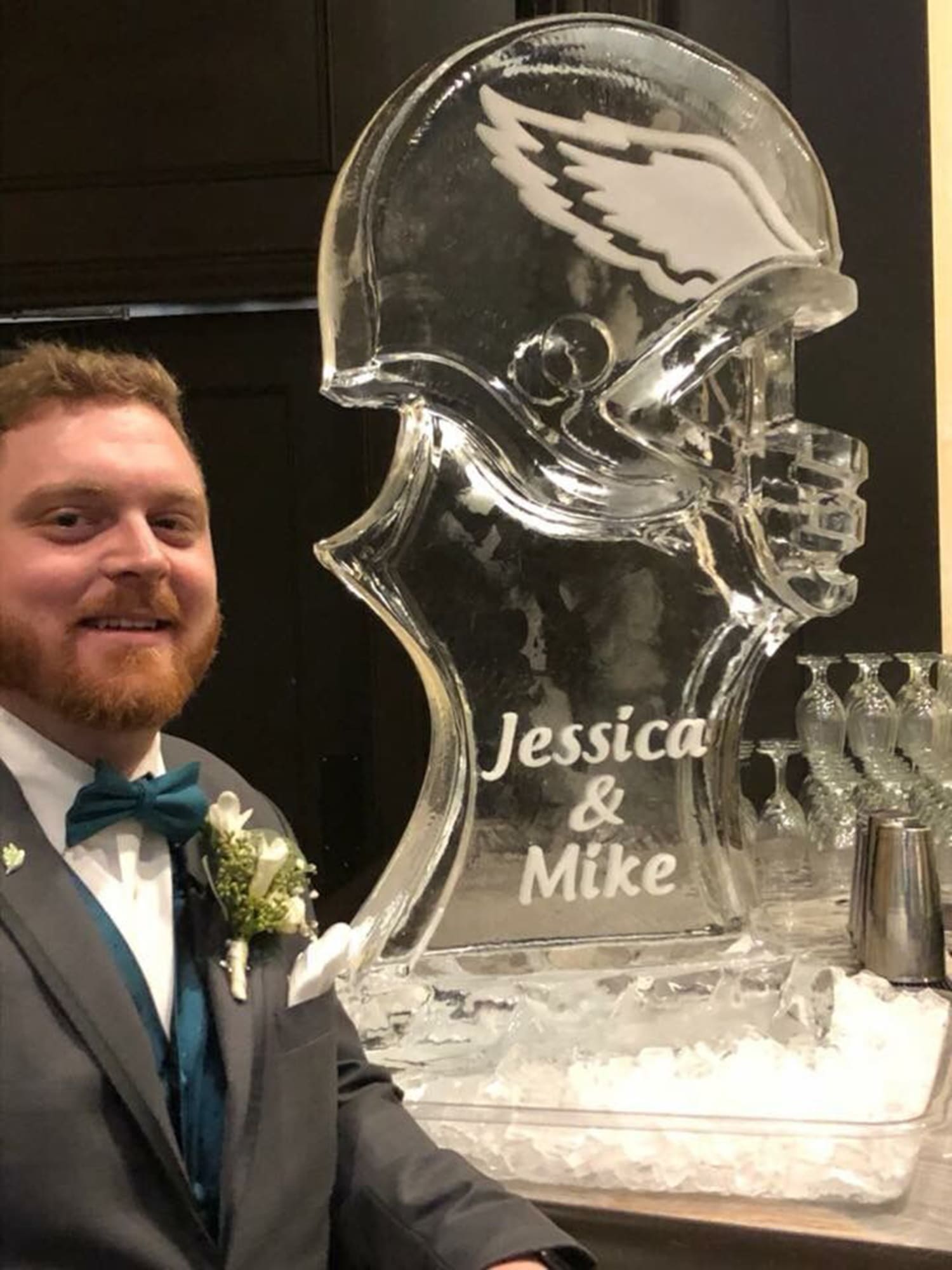 Diehard Fans Throw Eagles-Themed Wedding Before the Super Bowl