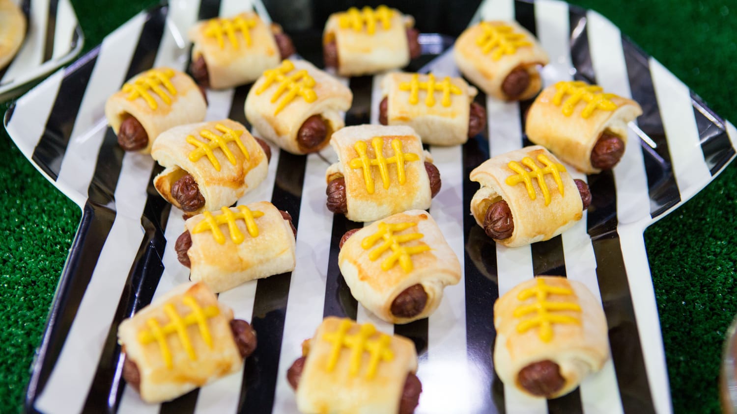 How to host a winning Super Bowl party — from food to décor