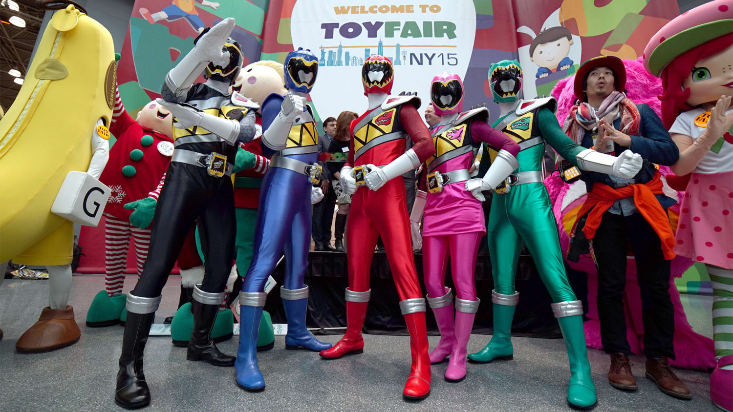 American International Toy Fair 2019. New York Toy. Ярмарка игрушек Toy Fair и бластеры. Toy fair