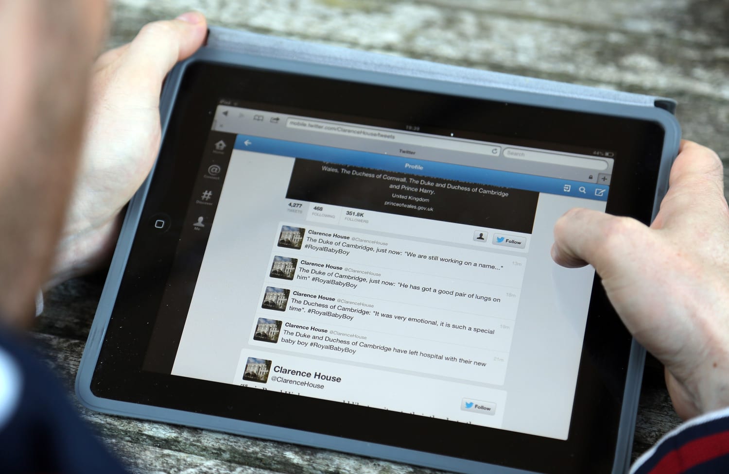 4 Easy Social Media Updates That Will Give Your Career A Boost