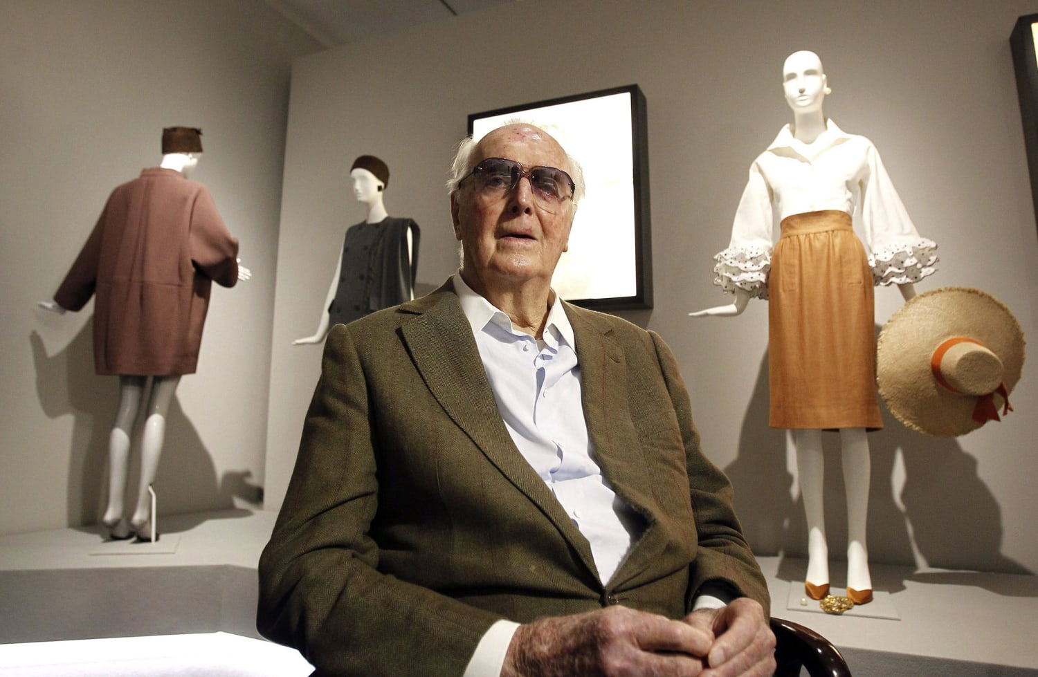 Ruïneren spreiding Nadenkend Tailor to the stars Hubert de Givenchy dies at 91