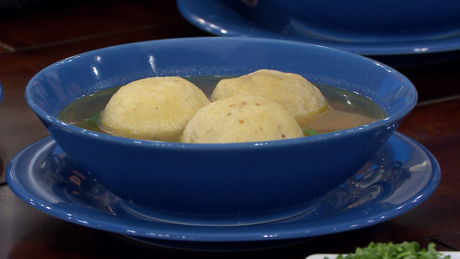 https://media-cldnry.s-nbcnews.com/image/upload/newscms/2018_13/1327802/matzo-ball-soup-today-180327-tease-02.jpg