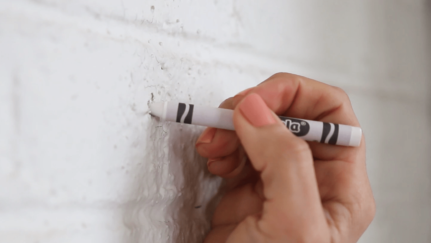 How to Fix Nail Holes in Different Colored Walls - wide 4