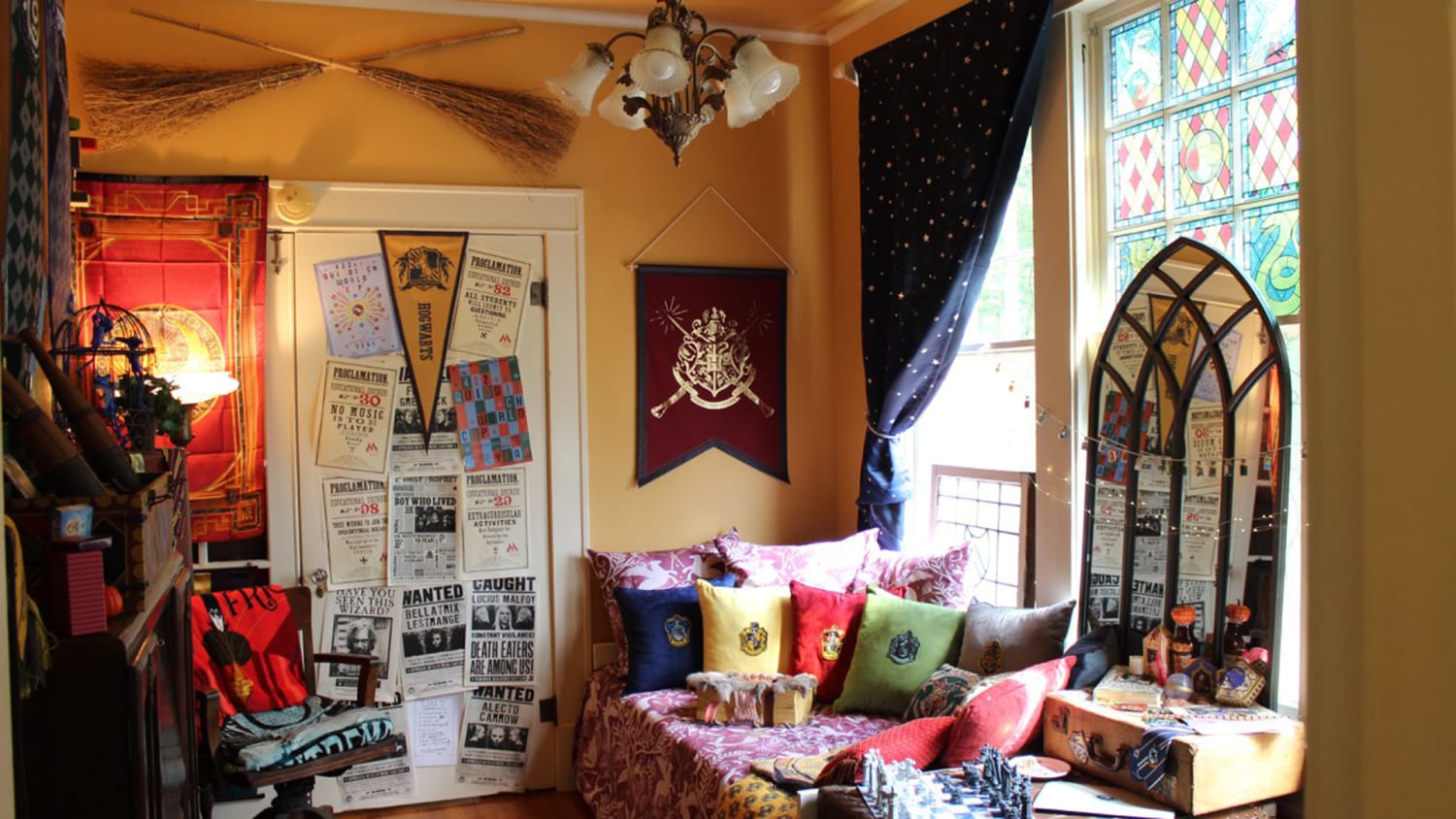 This couple created their own 'Harry Potter' reading room, and it's magical