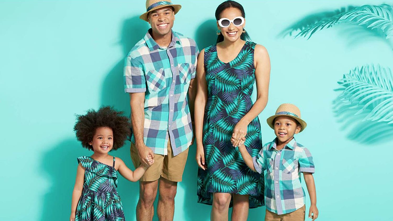 4 Eye-Catching Styles Of Matching Family Outfits