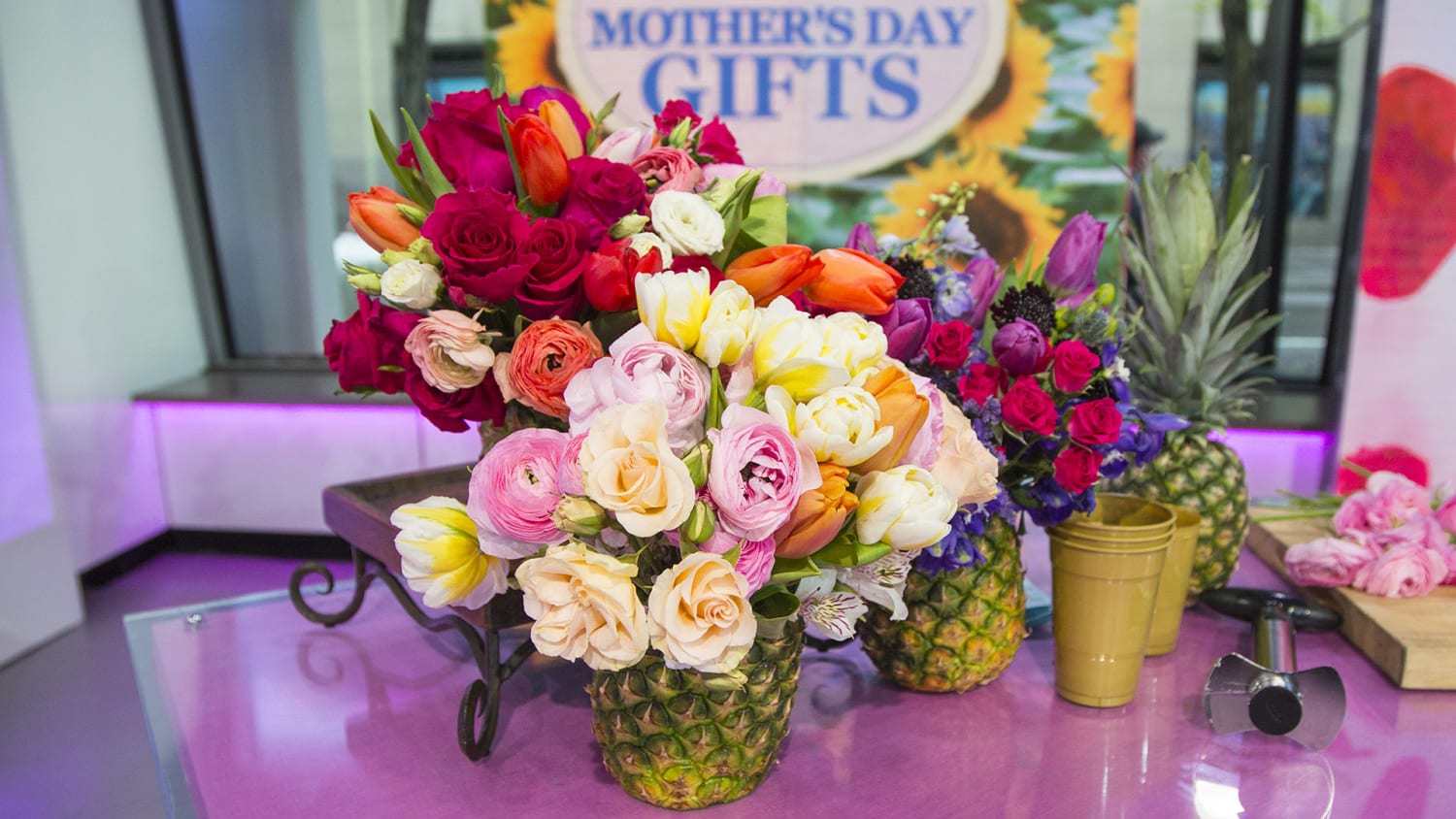 https://media-cldnry.s-nbcnews.com/image/upload/newscms/2018_19/1338803/mothers-day-floral-pineapple-today-180512-tease-01.jpg