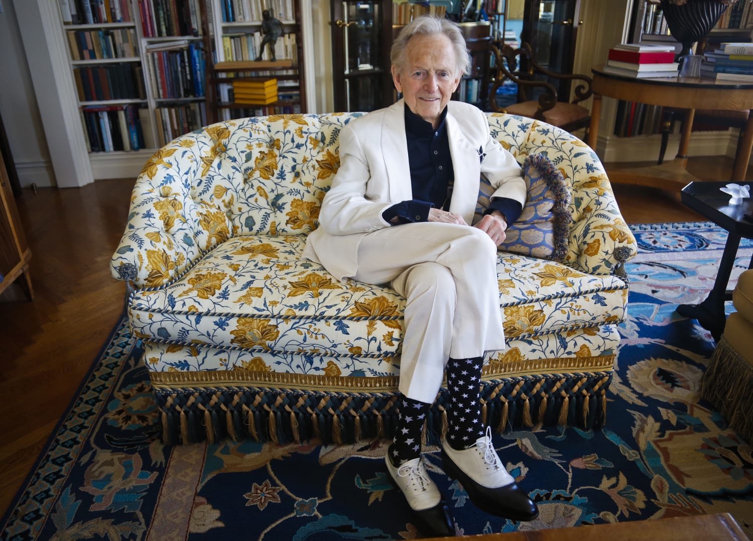 Tom Wolfe Best Selling Novelist And Journalist Dies At 88