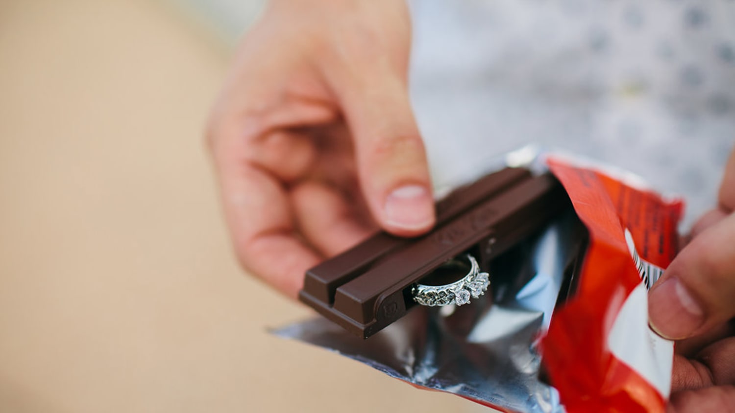 meditativ give Juster Man who went viral for eating a Kit Kat wrong used one to propose