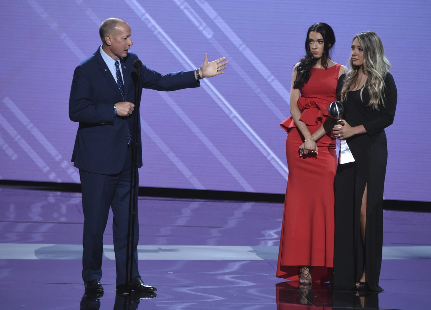 Hall of Fame QB Jim Kelly inspires at ESPY Awards as he fights cancer