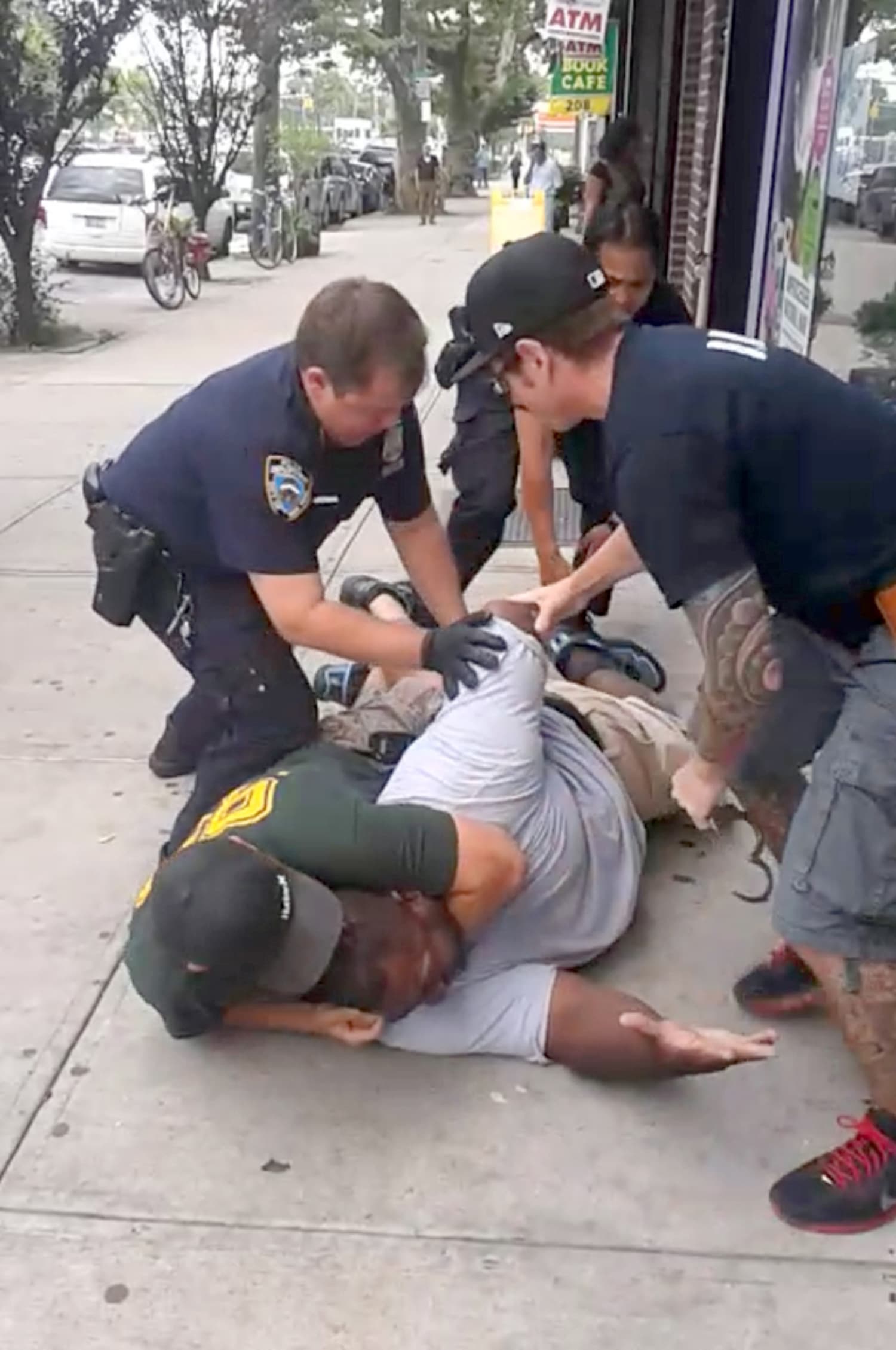Nypd Officers In Eric Garner Case Face Disciplinary Action
