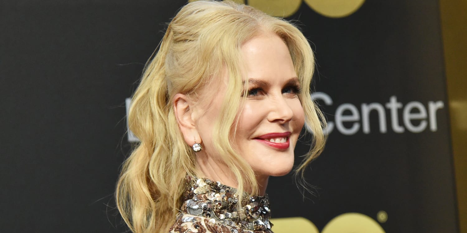 Nicole Kidman Captures A Spider From Her Swimming Pool New Films 18th