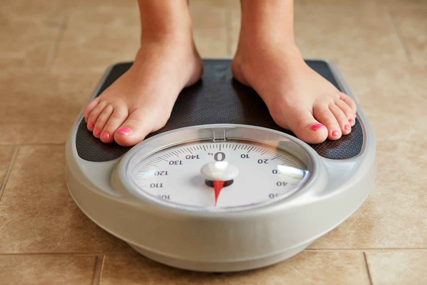 Увеличение массы тела ребенка. Лишний вес весы. Контроль веса. Весы для тела. Здоровый вес.