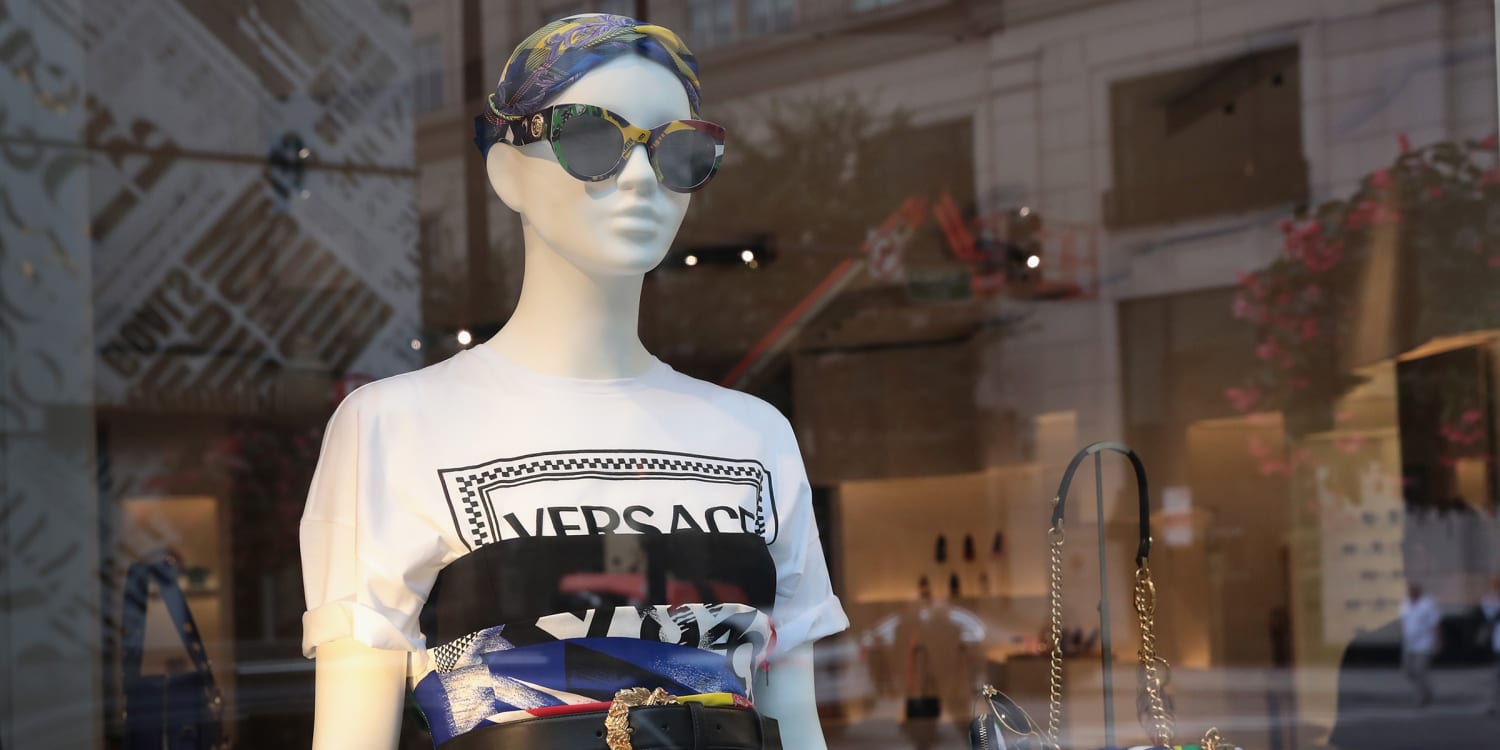 bid Slumkvarter fusion Michael Kors is buying Versace for $2.12 billion
