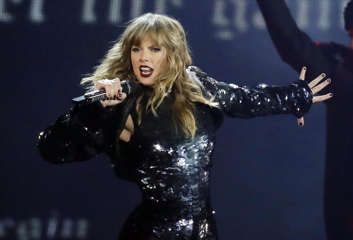 Taylor Swift votes early in Tennessee: 'Make your voice heard