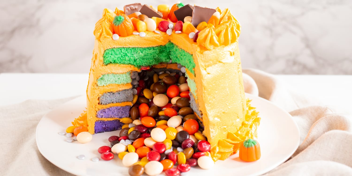 This Halloween cake has a sweet and spooky surprise hiding inside