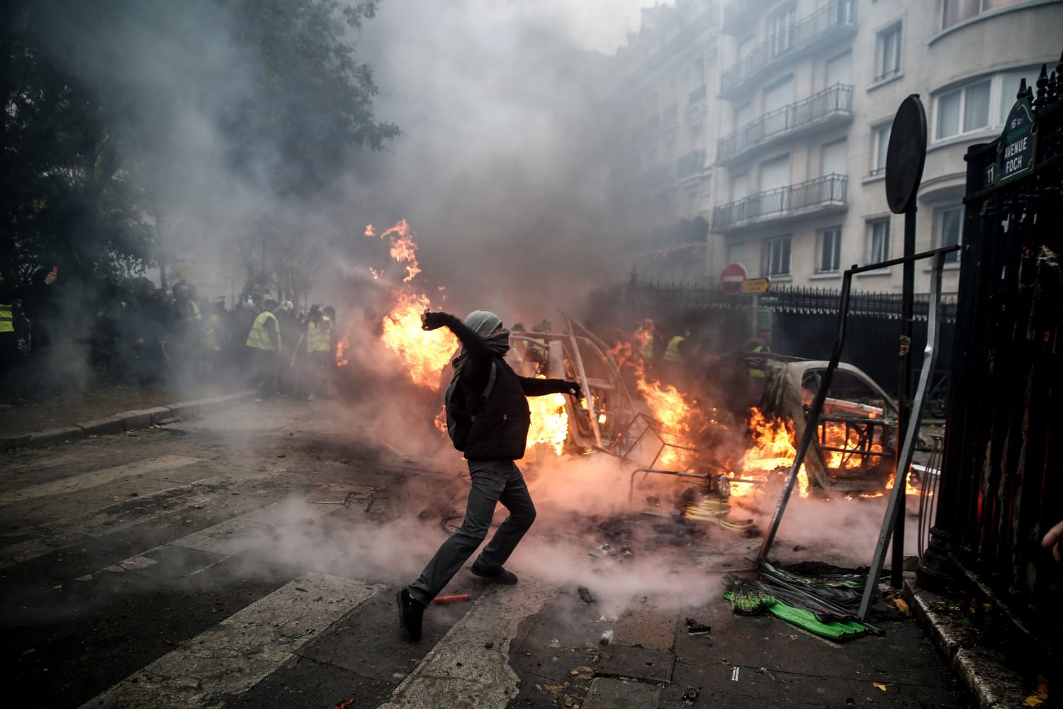 Yellow Jacket' riots rock Paris, leaves 133 injured, 412 arrested