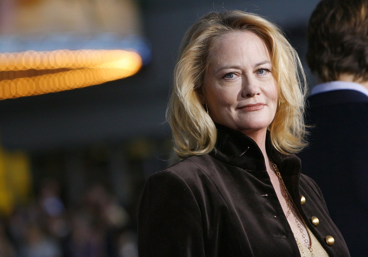 Den 74-år gammal 173 cm lång Cybill Shepherd i 2024