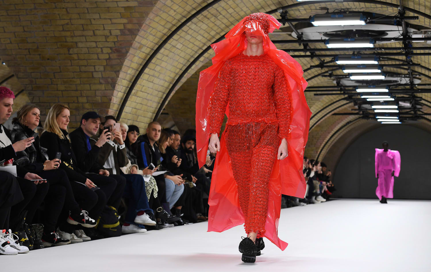 forstene Fahrenheit Derfor Bubble wrap clothing? See London Fashion Week designer Craig Green's looks