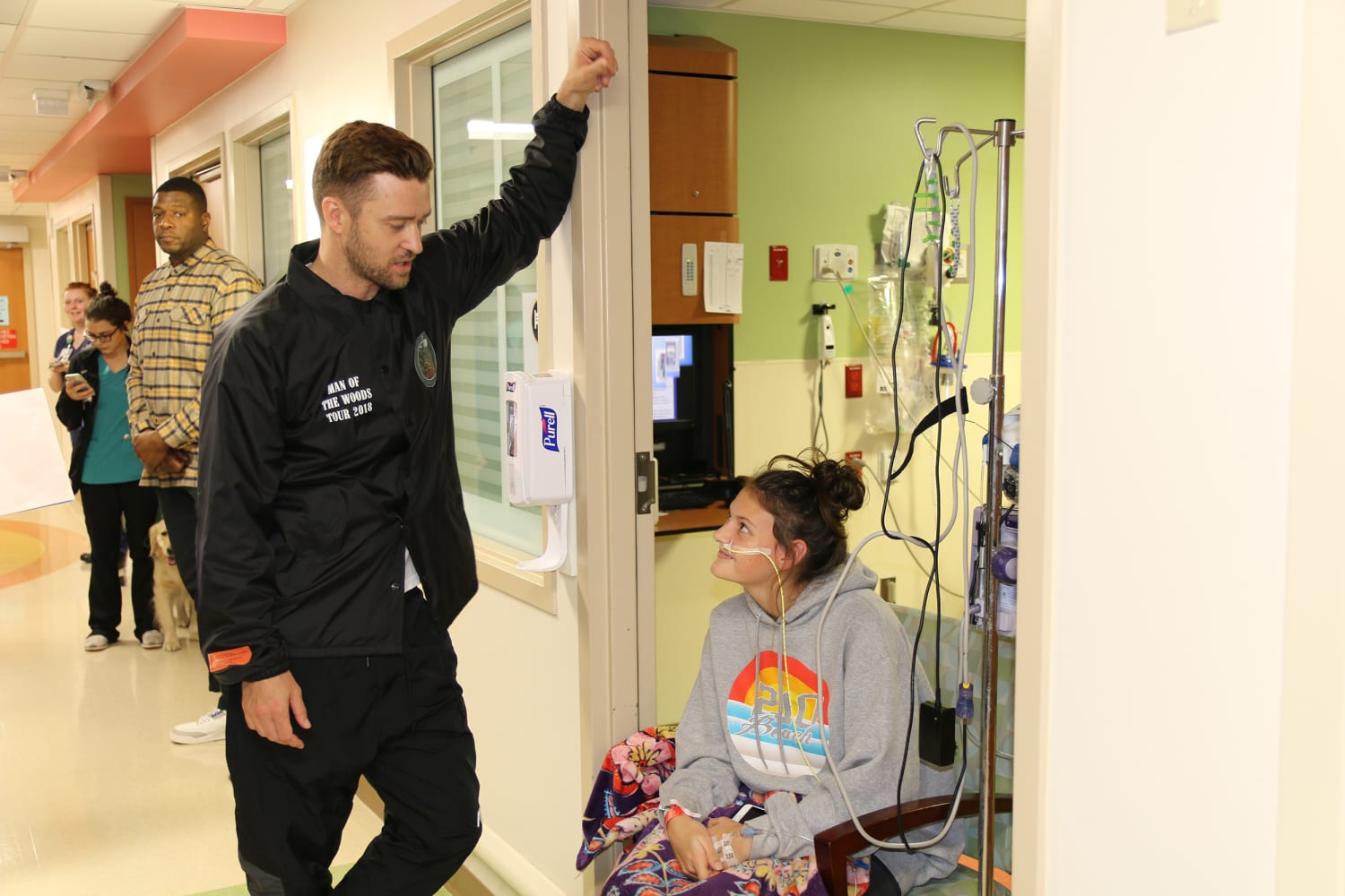 Justin Timberlake surprises patients at children's hospital