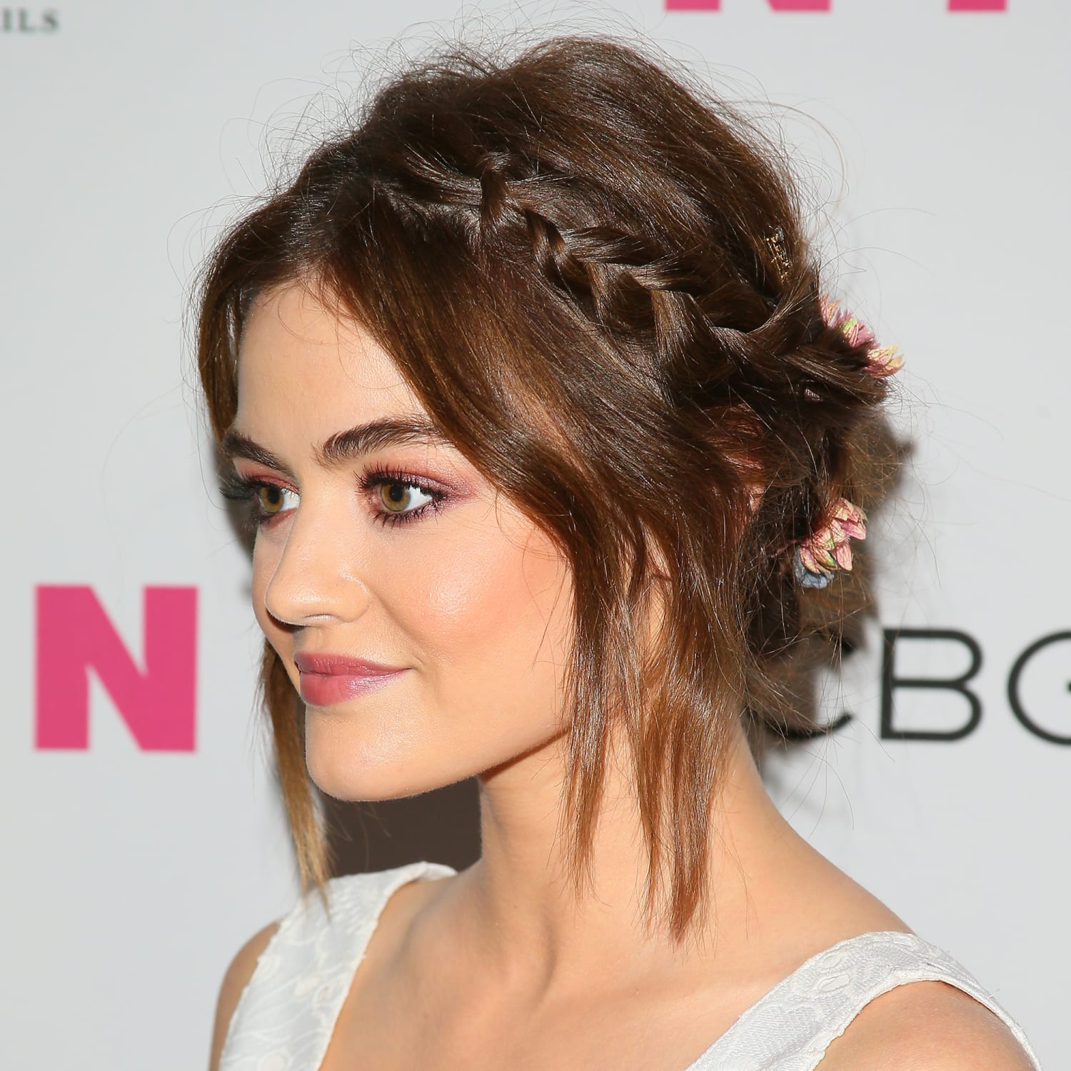 15 easy updos for short hair to try now